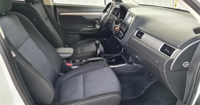 Mitsubishi Outlander cena 75000 przebieg: 133000, rok produkcji 2017 z Pilawa małe 466